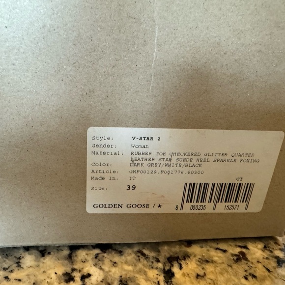 Golden Goose authentic shoes, worn maybe twice, in perfect condition. - Picture 4 of 5